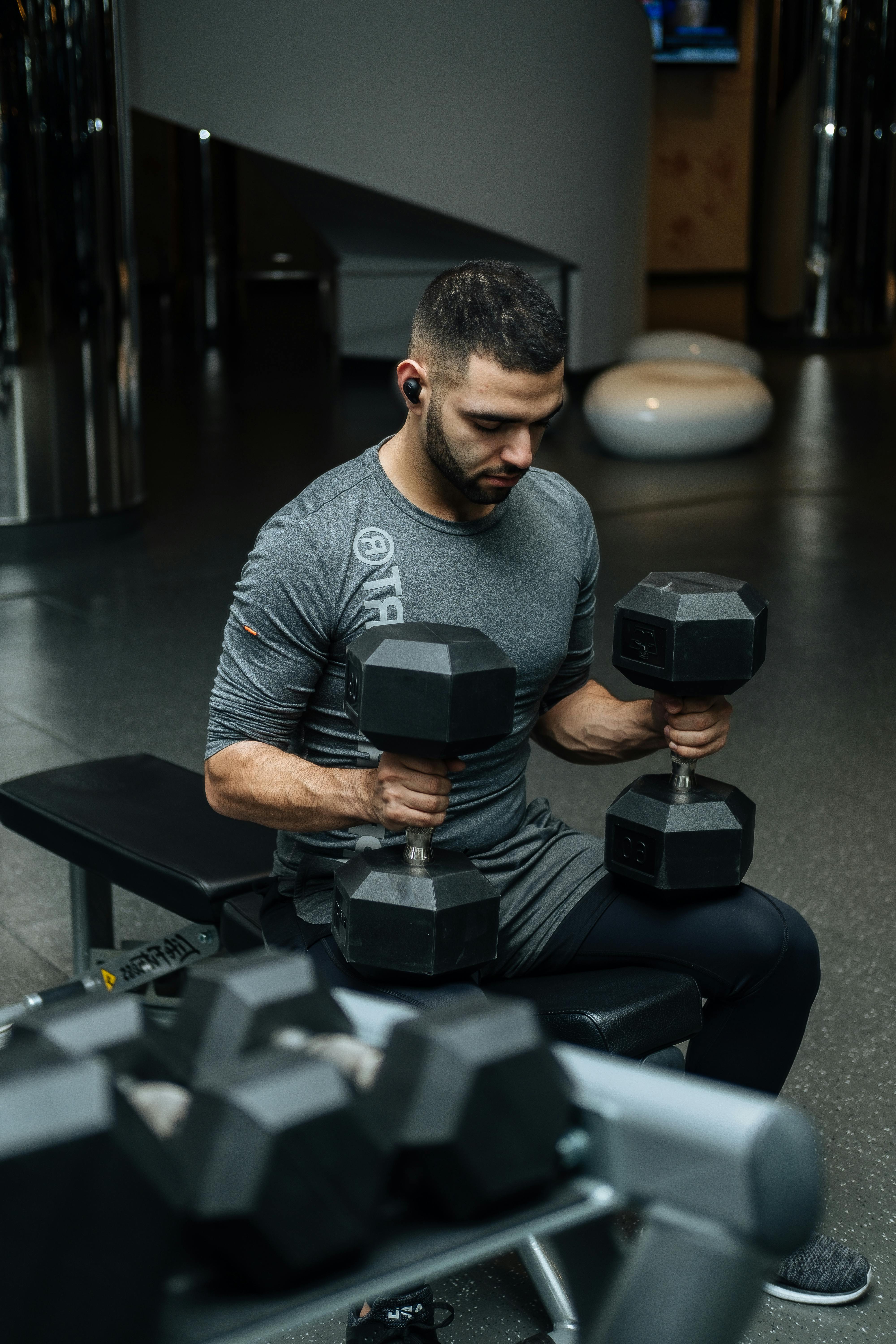 man lifting weights